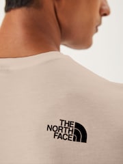 بيج - تي شيرت موديل Simple Dome من The North Face® - صورة 4 من 5