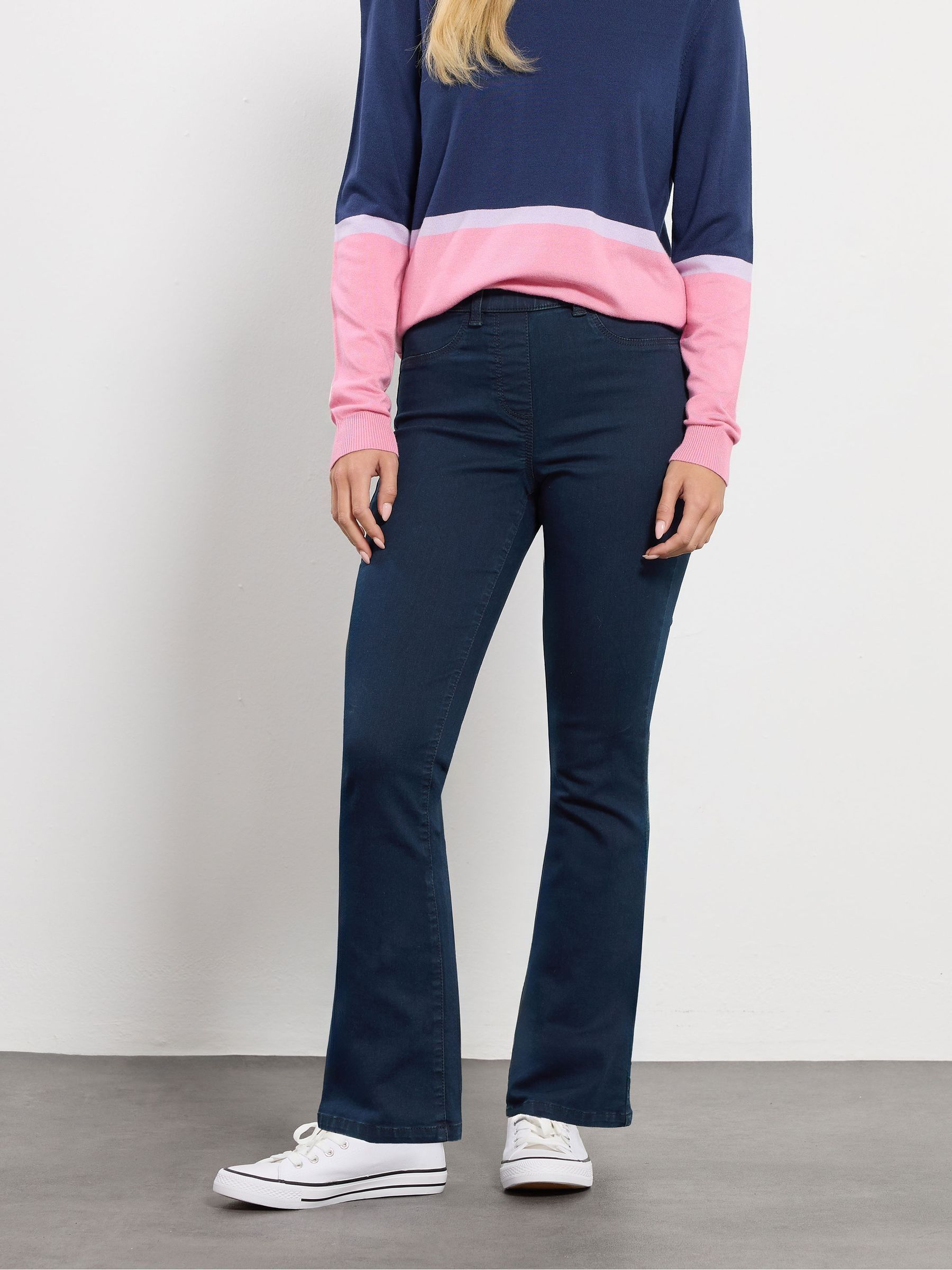 M&Co Women's Indigo Bootcut Jeggings In Small - Image 4