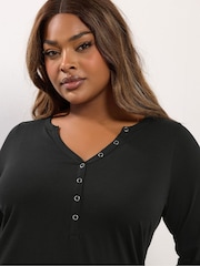 Preto - Yours Curve Open Neckline Henley Top - Imagem 4 de 5