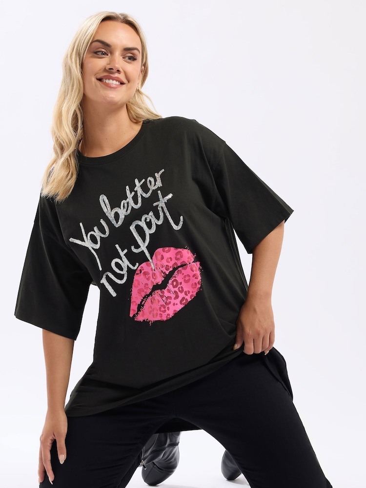 Yours Curve Black Short Sleeve Novelty Relaxed Pout T-Shirt - Image 1 of 5