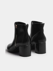 Preto - Botas Yours Curve PU com zíper lateral e bloco - Imagem 4 de 5