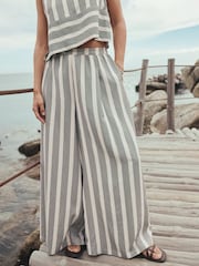 أحادي مقلم - بناطيل عريضة من الأسفل - Image 4 of 9