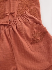 بني مائل للأحمر - Textured Appliqué Waistcost Shorts Set (3-16yrs) - Image 10 of 10