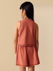 بني مائل للأحمر - Textured Appliqué Waistcost Shorts Set (3-16yrs) - Image 3 of 10