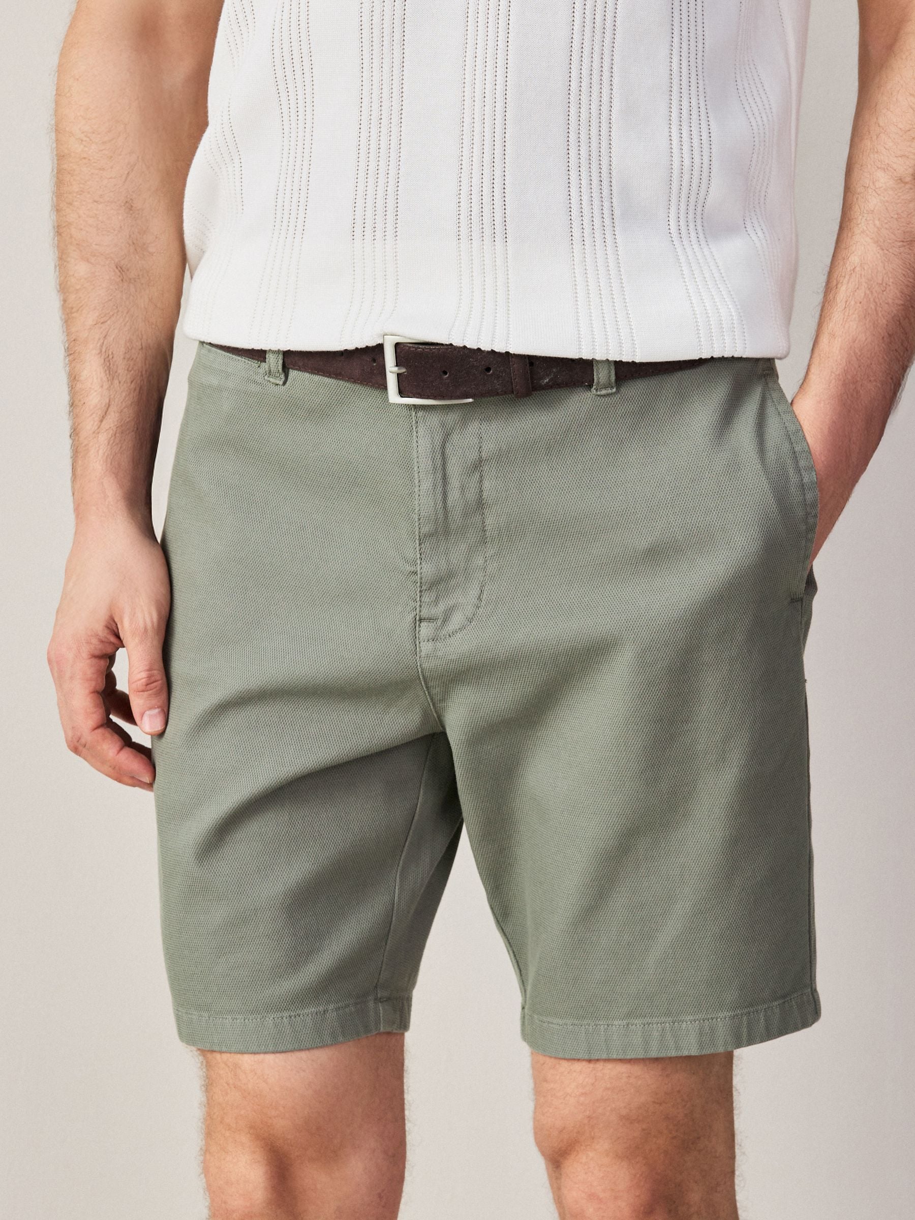 新品HYKE CHINO SHORTS カーキ 2 Comprar Verde cáqui - Faux Suede Belted 7 Inch Chino Shorts from