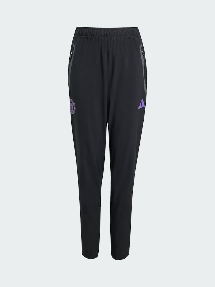 adidas Black Manchester United Trio 25 Competition Vis Tech Travel Trousers - Image 5 of 5