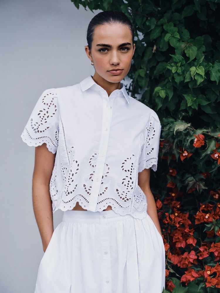 Weiß - Kurzärmliges Hemd mit Stickerei - Bild 1 von 5