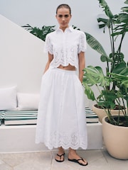 Weiß - Kurzärmliges Hemd mit Stickerei - Bild 2 von 5