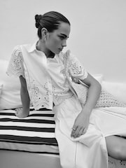 Weiß - Kurzärmliges Hemd mit Stickerei - Bild 4 von 5