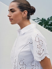 Weiß - Kurzärmliges Hemd mit Stickerei - Bild 5 von 5