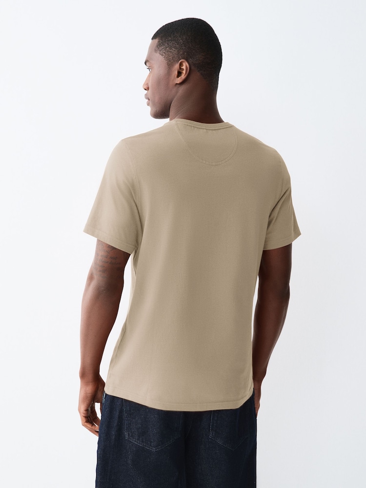 טבעי - חולצת טי ספורטיבית של Barbour® - תמונה 2 מתוך 5 טבעי - חולצת טי ספורטיבית של Barbour® - תמונה 2 מתוך 5
