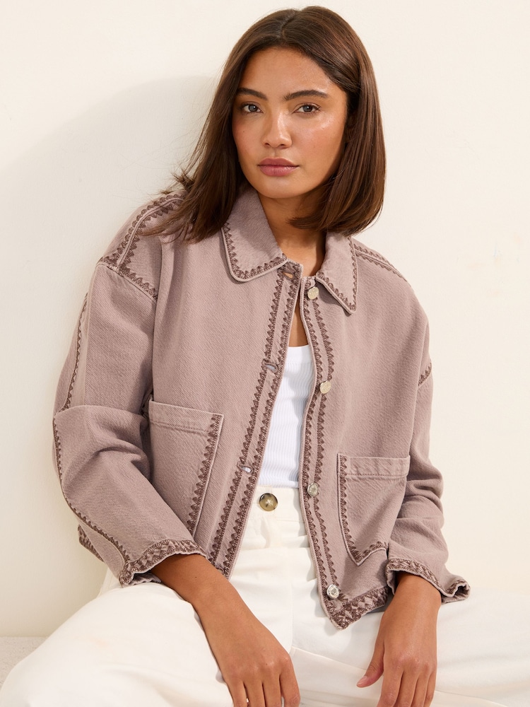 Friends Like These Short Collared Stitch Detail Denim Jacket - תמונה 1 מתוך 4