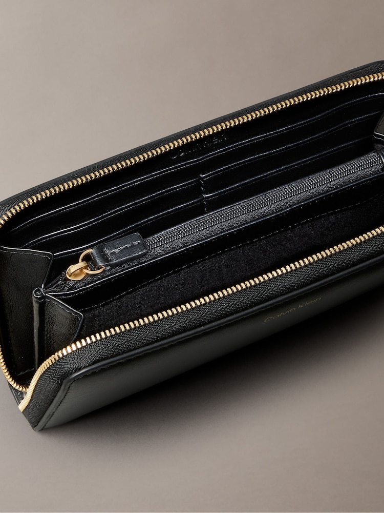 Calvin Klein Black Leather Large Zip Wallet - Image 3 of 3 Calvin Klein Black Leather Large Zip Wallet - Image 3 of 3