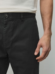 أسود - قياس مستقيم - تشينو غني بالقطن وقابل للتمدد - صورة 5 من 9