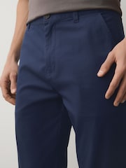 أزرق - قياس مستقيم - تشينو غني بالقطن وقابل للتمدد - صورة 5 من 10