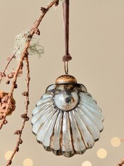 Nkuku Gold Sohni Shell Christmas Baubles - Image 3 of 5