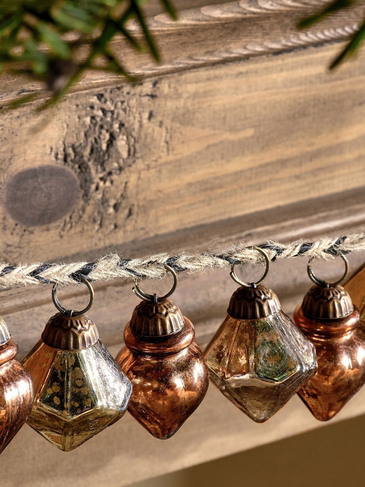Nkuku Antique Gold and Rust Ekiti Bauble Christmas Garland - Image 2 of 4