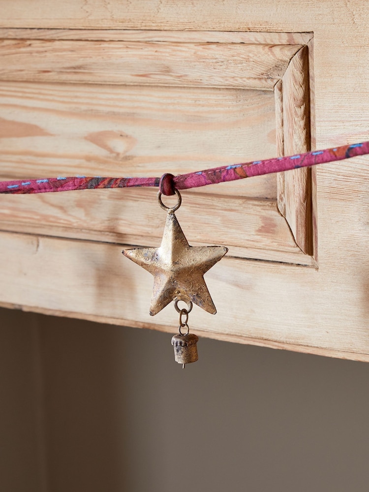 Nkuku Antique Brass Didi Star Christmas Garland - Image 2 of 4 Nkuku Antique Brass Didi Star Christmas Garland - Image 2 of 4