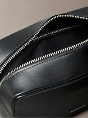 Calvin Klein usnjena torba za pranje - Slika 3 iz 4