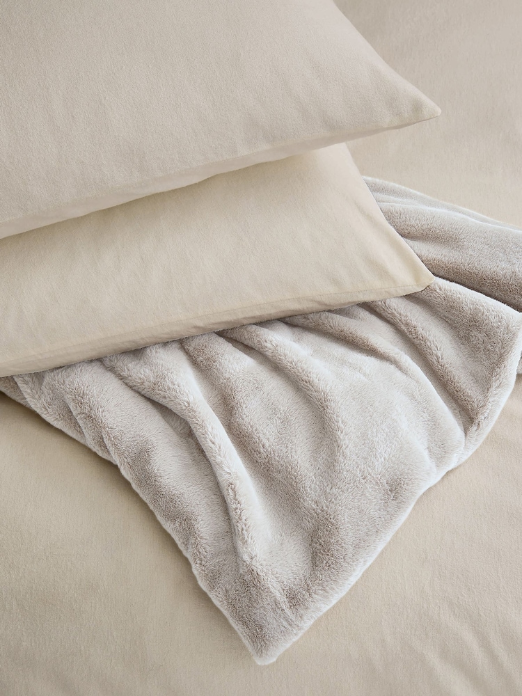 Helena Springfield Ivory Cosy Throw - Image 6 of 6 Helena Springfield Ivory Cosy Throw - Image 6 of 6
