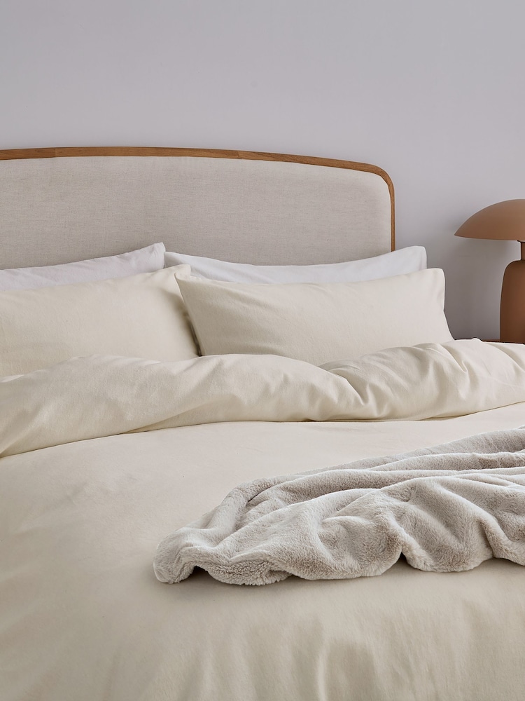 Helena Springfield Linen Cosy Throw - Image 2 of 4 Helena Springfield Linen Cosy Throw - Image 2 of 4