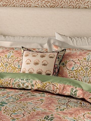 Morris & Co Daisy Tile Cotton Cushion - صورة 2 من 5