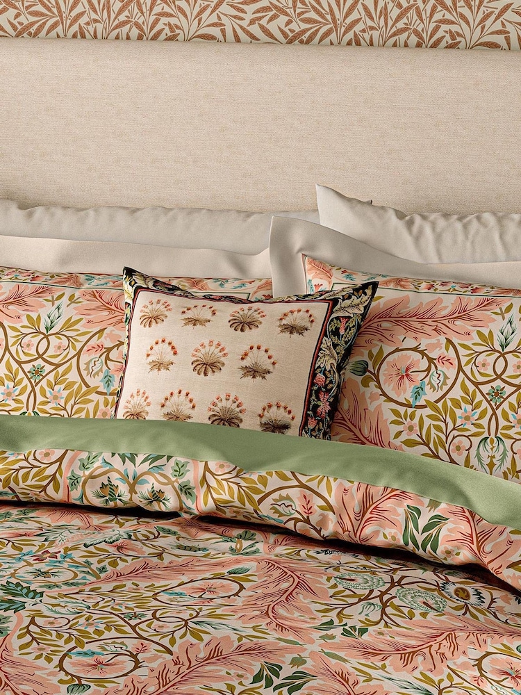 Morris & Co Daisy Tile Cotton Cushion - صورة 2 من 5