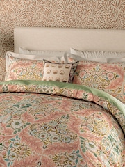 Morris & Co Daisy Tile Cotton Cushion - صورة 3 من 5