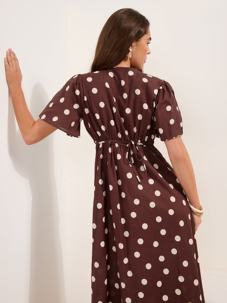 Friends Like These Brown/ Cream Spot Petite Sleeveless Midi Dress - Image 4 of 4