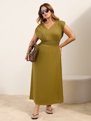 أخضر زيتوني - فستان ماكسي بخصر مزين وياقة حرف V من الجيرسي من Friends Like These - Image 1 of 4