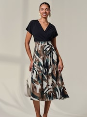 Jolie Moi Short Sleeve Two Tone Midaxi Dress - Bild 1 von 6