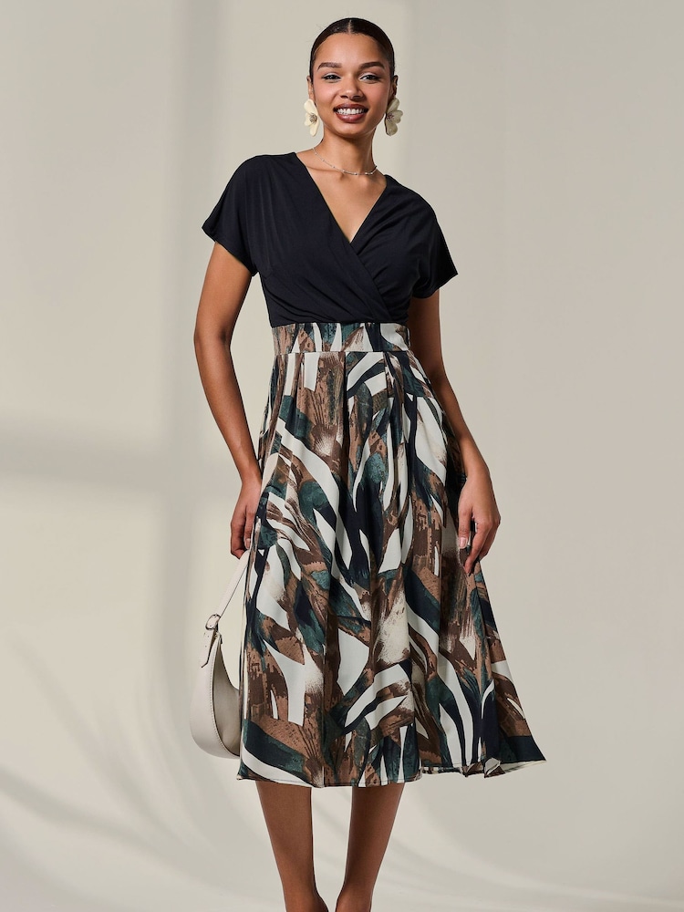 Jolie Moi Short Sleeve Two Tone Midaxi Dress - Bild 1 von 6