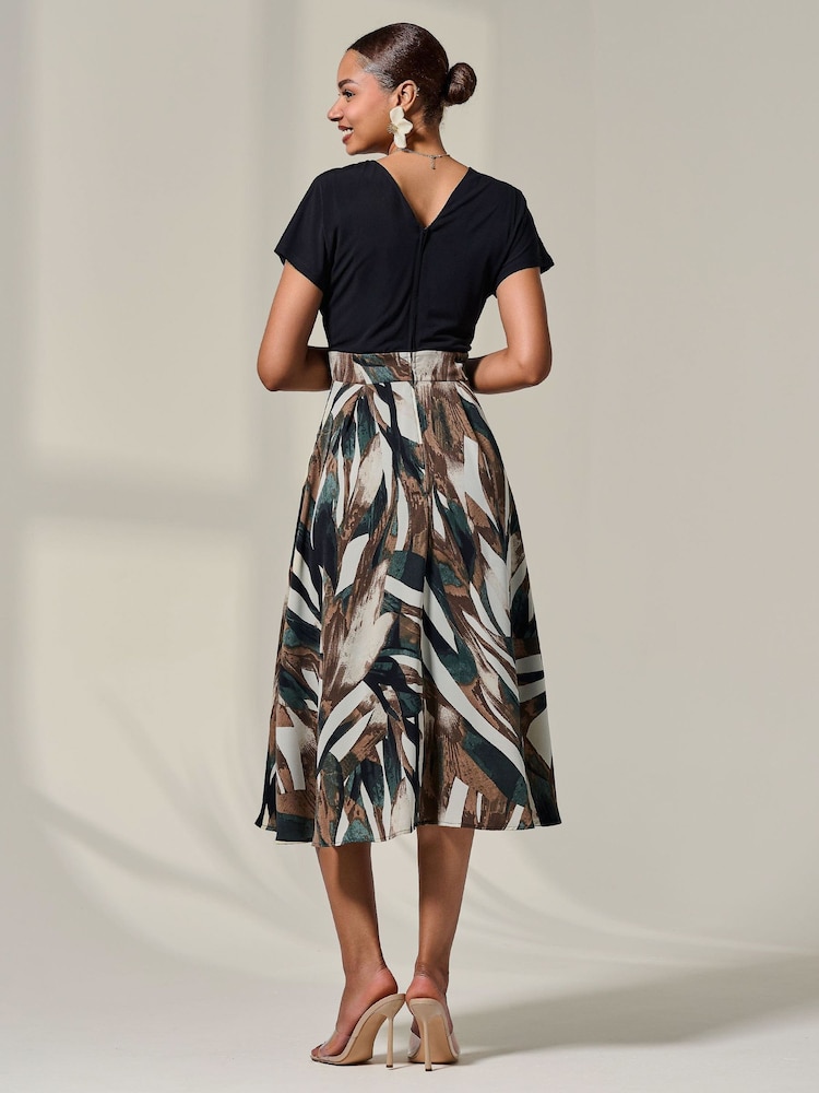 Jolie Moi Black Short Sleeve Two Tone Midaxi Dress - Image 2 of 6 Jolie Moi Black Short Sleeve Two Tone Midaxi Dress - Image 2 of 6