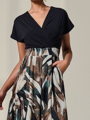 Jolie Moi Short Sleeve Two Tone Midaxi Dress - Bild 3 von 6