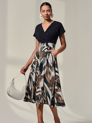 Jolie Moi Short Sleeve Two Tone Midaxi Dress - Bild 4 von 6