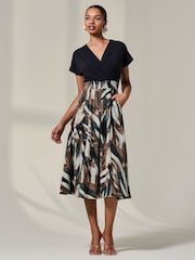 Jolie Moi Short Sleeve Two Tone Midaxi Dress - Bild 5 von 6