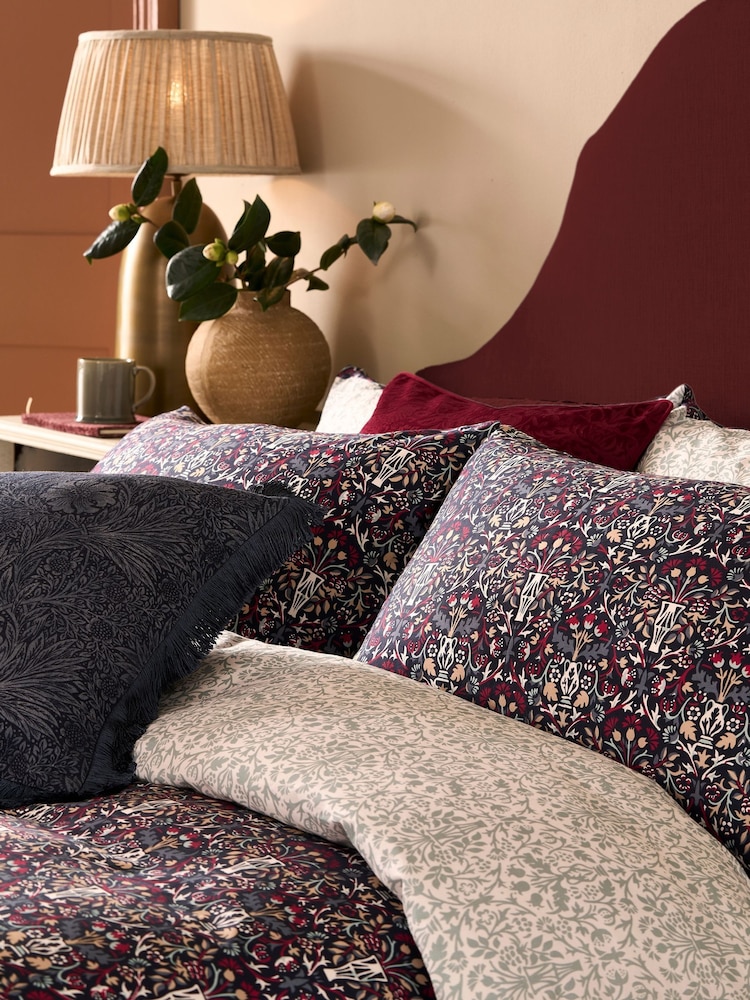 William Morris At Home Set of 2 Indigo or Raspberry Blue Flowerpot 220 Thread Count Pillowcases - Image 2 of 6 William Morris At Home Set of 2 Indigo or Raspberry Blue Flowerpot 220 Thread Count Pillowcases - Image 2 of 6