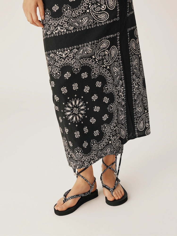 Arizona Love Black Trekky Toe Post Sandals With Black Bandana Cord - Image 1 of 2