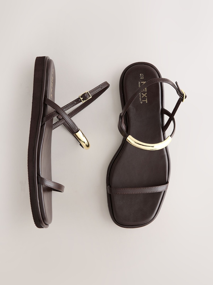 بني - Forever Comfort® Square Toe Metal Trim Flatform Sandals - صورة 1 من 5