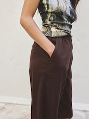 Czekoladowy brąz - Stretch Linen Blend Knee Shorts - Obraz 4 z 7