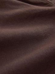 Czekoladowy brąz - Stretch Linen Blend Knee Shorts - Obraz 6 z 7