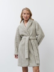 Aruelle Ela Luxury Mid Length Chevron Design Cream Robe - Image 4 of 5