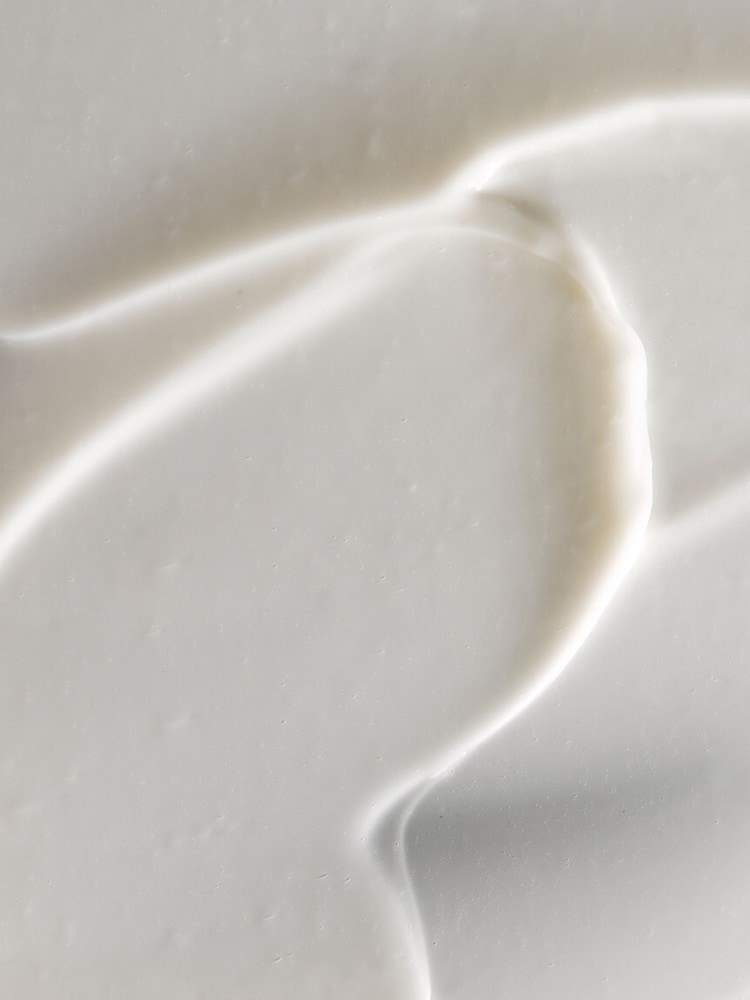 Omorovicza Illuminating Moisturiser 50ml - Image 2 of 4 Omorovicza Illuminating Moisturiser 50ml - Image 2 of 4