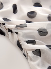 Ecru/Svart prikkete - Langermet topp med rynkete sider i netting - Bilde 12 av 12