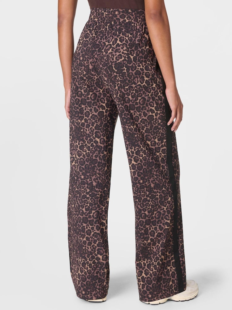 Sweaty Betty Brown 32 inch inside seam Explorer Wide Leg Taped 32" Trouser - Image 2 of 7 Sweaty Betty Brown 32 inch inside seam Explorer Wide Leg Taped 32" Trouser - Image 2 of 7