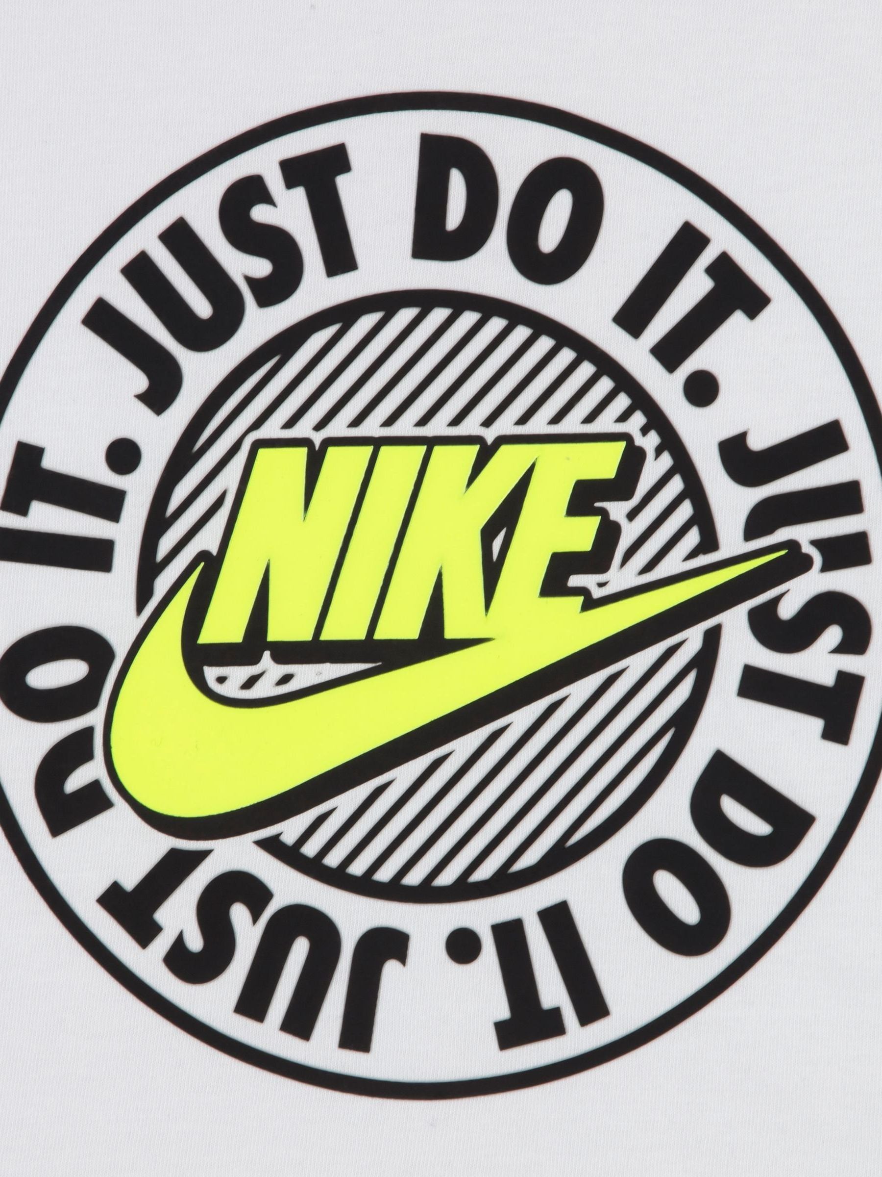 Next：日本 Nike ロゴ Tシャツ ＆ ショートパンツセット from Next Japan