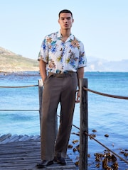 ブラウン - Relaxed Fit Cotton Linen Blend Smart Trousers with Self Fabric Belt - 画像 2 / 4