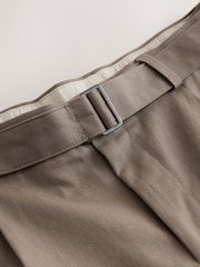 Marrón - Pantalones de vestir de corte relajado, confeccionados en mezcla de algodón y lino, con Self Fabric Belt. - Imagen 6 de 8