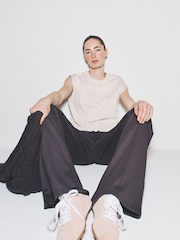 أحمر - حزمة من 3 تيشِرتات بأكمام فوق الكتف من The Set - صورة 4 من 10