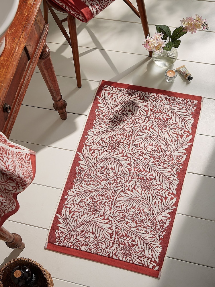 William Morris At Home Brick Orange Larkspur Bath Mat - Image 1 of 2 William Morris At Home Brick Orange Larkspur Bath Mat - Image 1 of 2